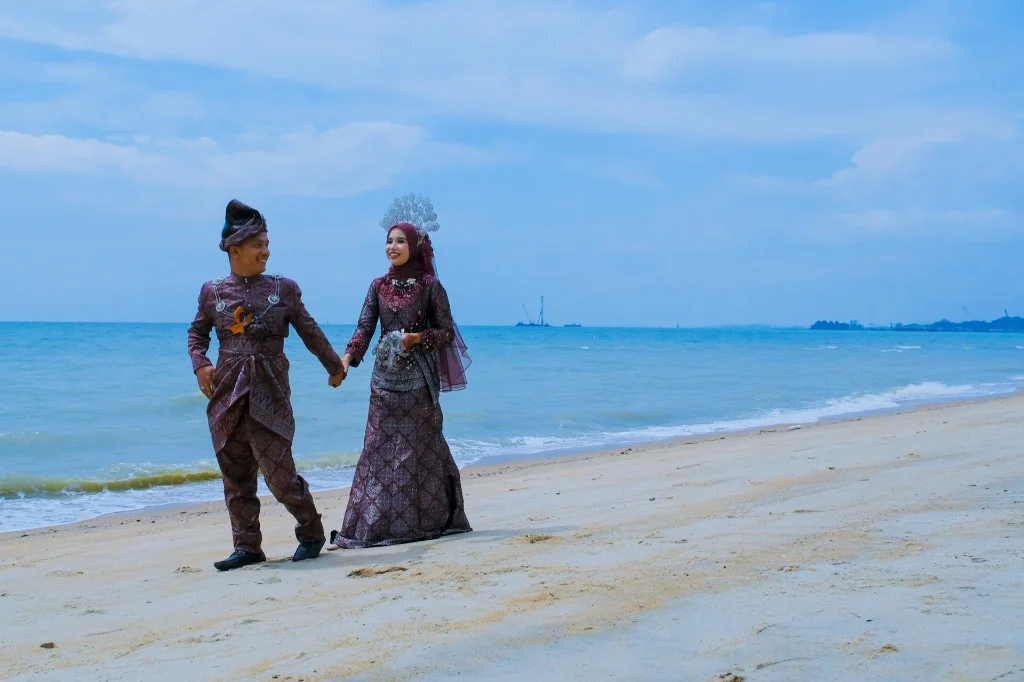 Pasangan pengantin D'Nelayan Beach Resort Melaka